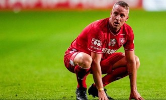 太阳报：英超旧将罗尼-斯塔姆被指控走私毒品，与哥哥一同被审