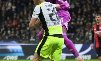 拜仁vs科隆首发：凯恩与金玟哉的对决，德甲战火再燃！