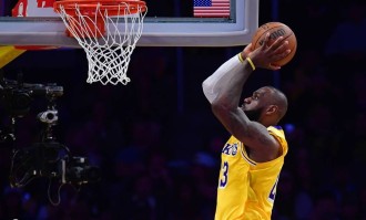 NBA高管：湖人未官宣詹姆斯执行球员选项 很奇怪