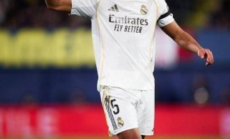 西甲第1易主，姆巴佩梅开二度造法国足球历史，皇马2-0黄潜登顶